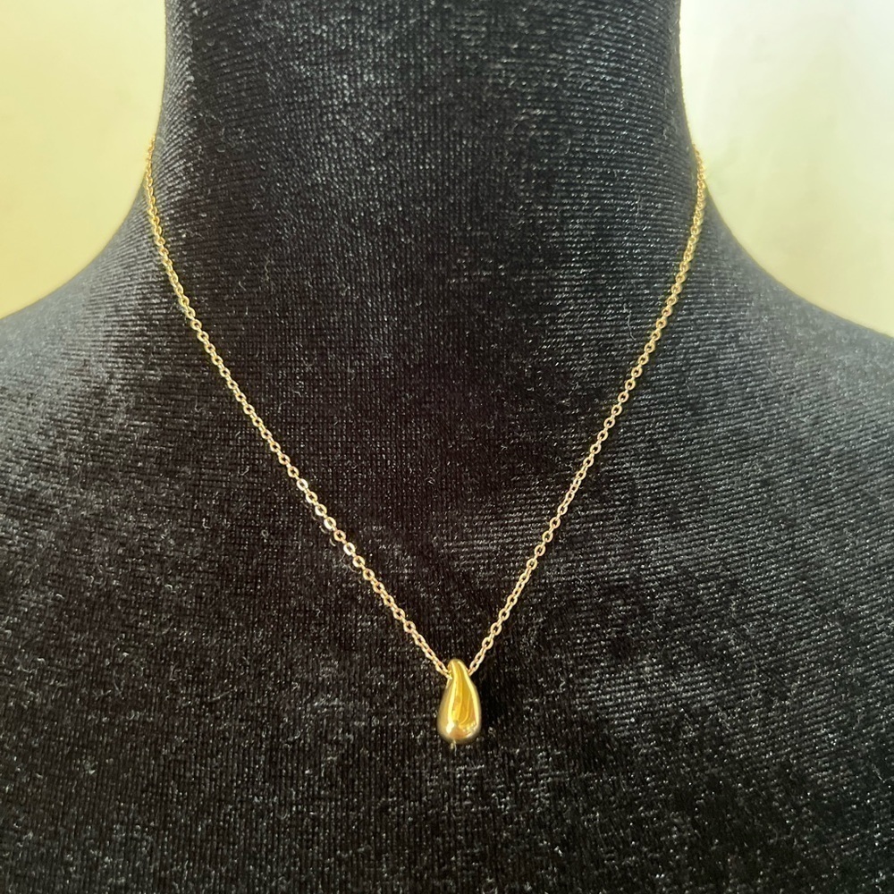 New Gold Plated Stainless Steel Fashion Tear Drop Necklace. NWT.
